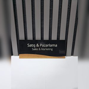 Ahşap kabartmalı Pleksi Kapı İsimliği