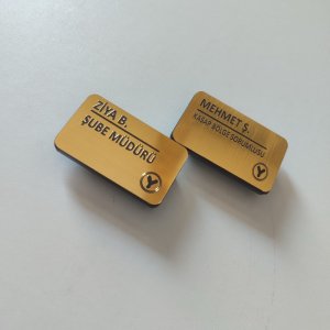 mıknatıslı gold yaka isimliği